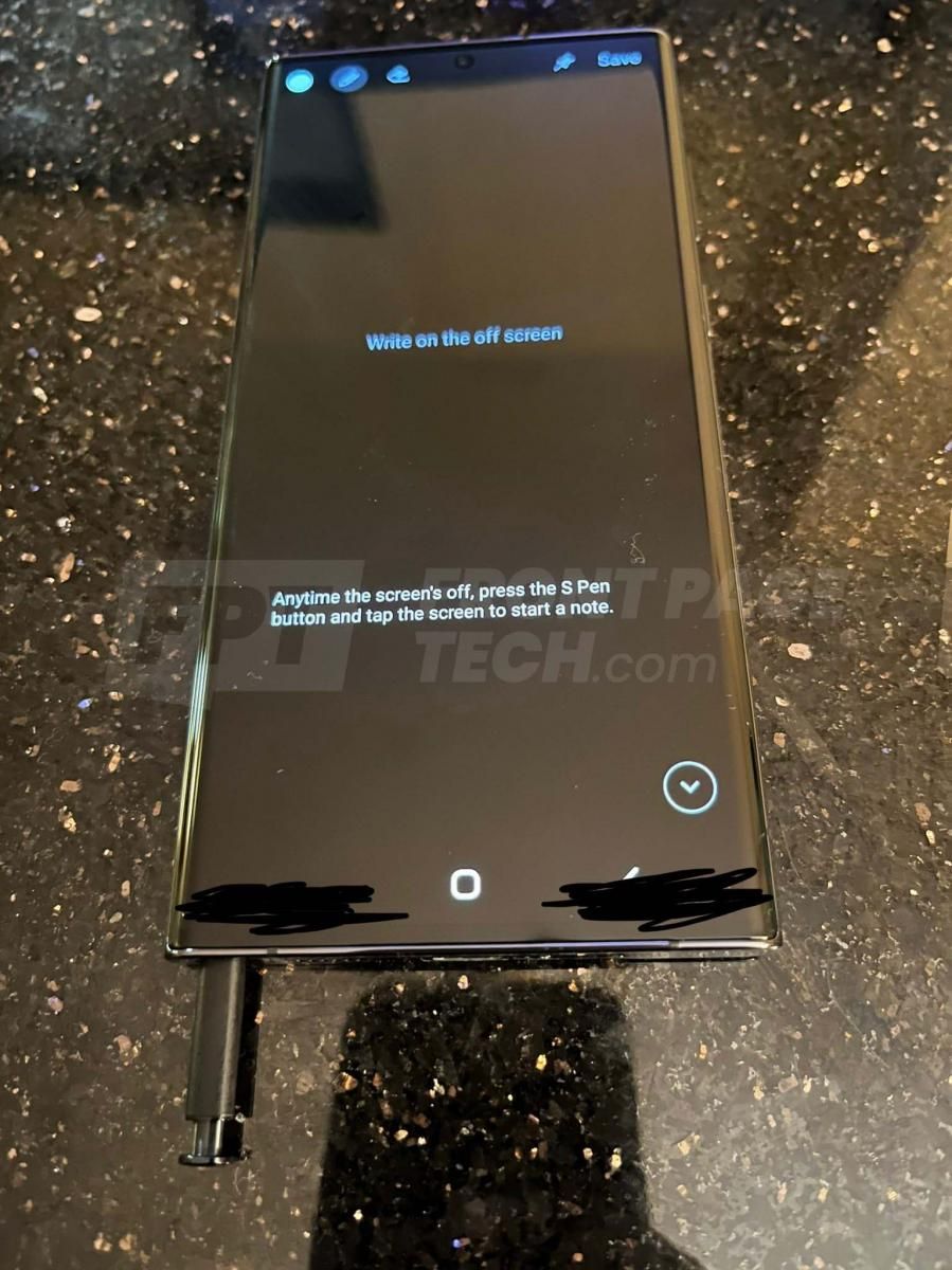 Samsung Galaxy S22 Ultra leaks in real life photos