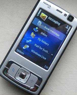 Why don’t manufacturers revisit “classic” phone designs?