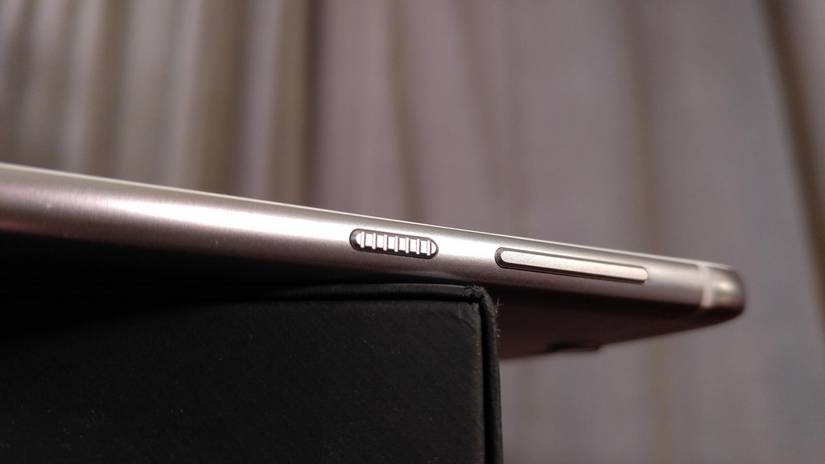 Why buttons should only be on one side of a phone