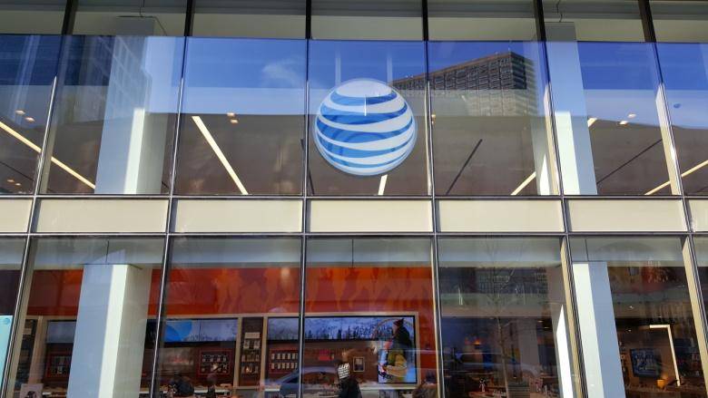 AT&T stores could lock up as crews strike this weekend