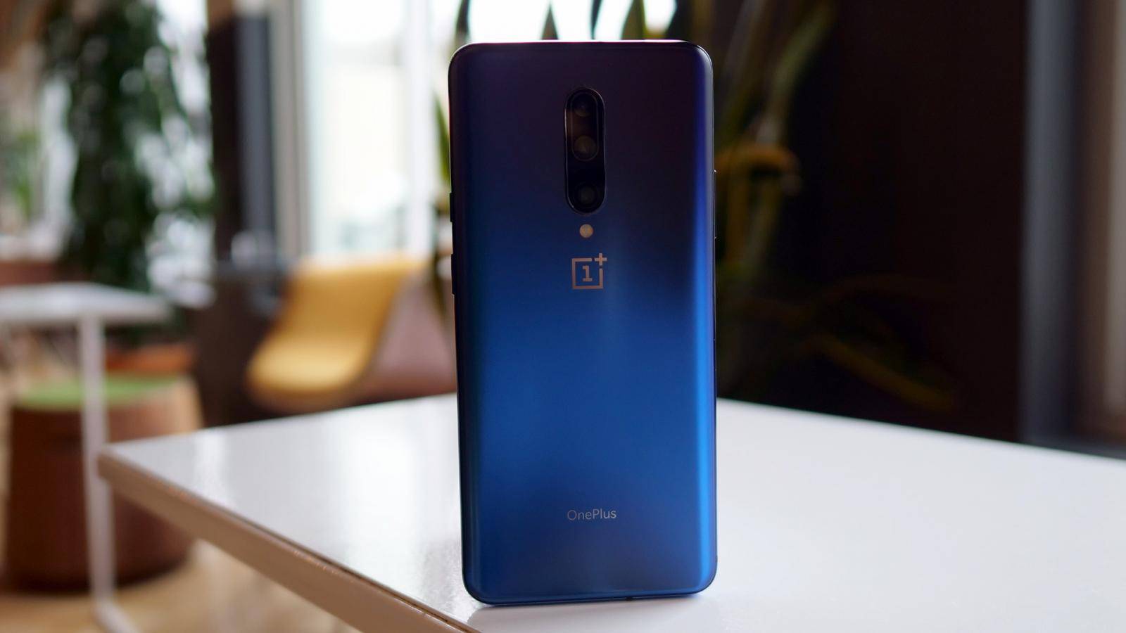 OnePlus 7 Pro hands-on: three cameras, no bezels (video)