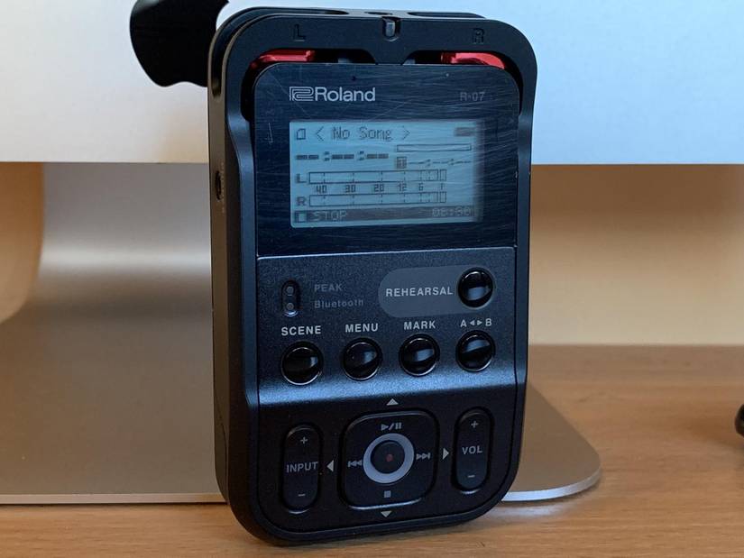 Roland R-07 レッド Roland R-07 review: a small but powerful high