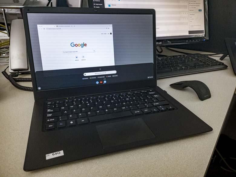 Pinebook Pro Review: A $200 laptop that's only for cool people.