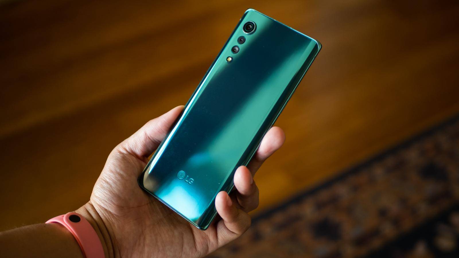 LG Velvet review: style vs substance? (video)