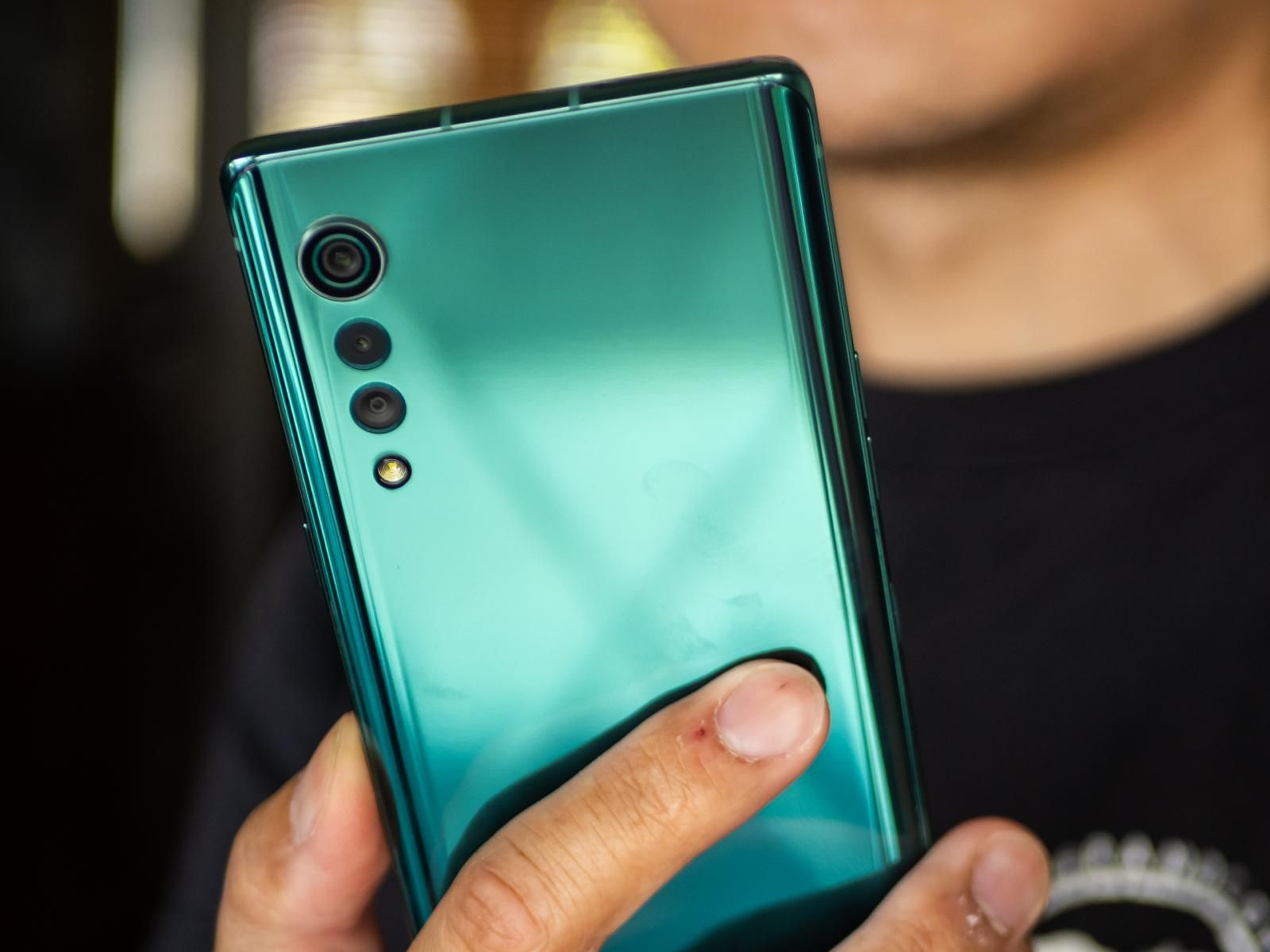 LG Velvet review: style vs substance? (video)