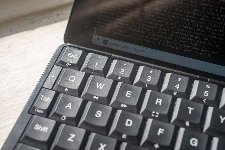 Cosmo Communicator Review: the dual boot pocket PC phone
