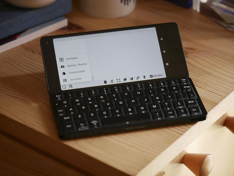 Cosmo Communicator Review: the dual boot pocket PC phone