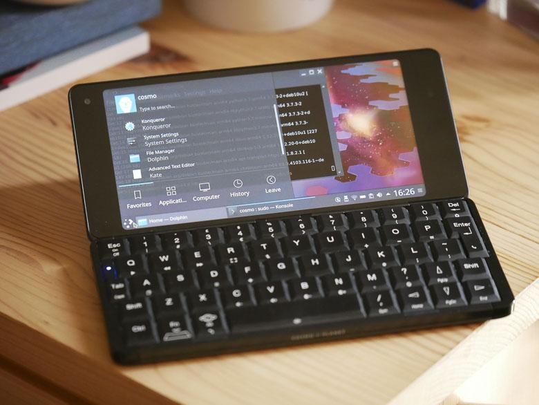 Cosmo Communicator Review: the dual boot pocket PC phone