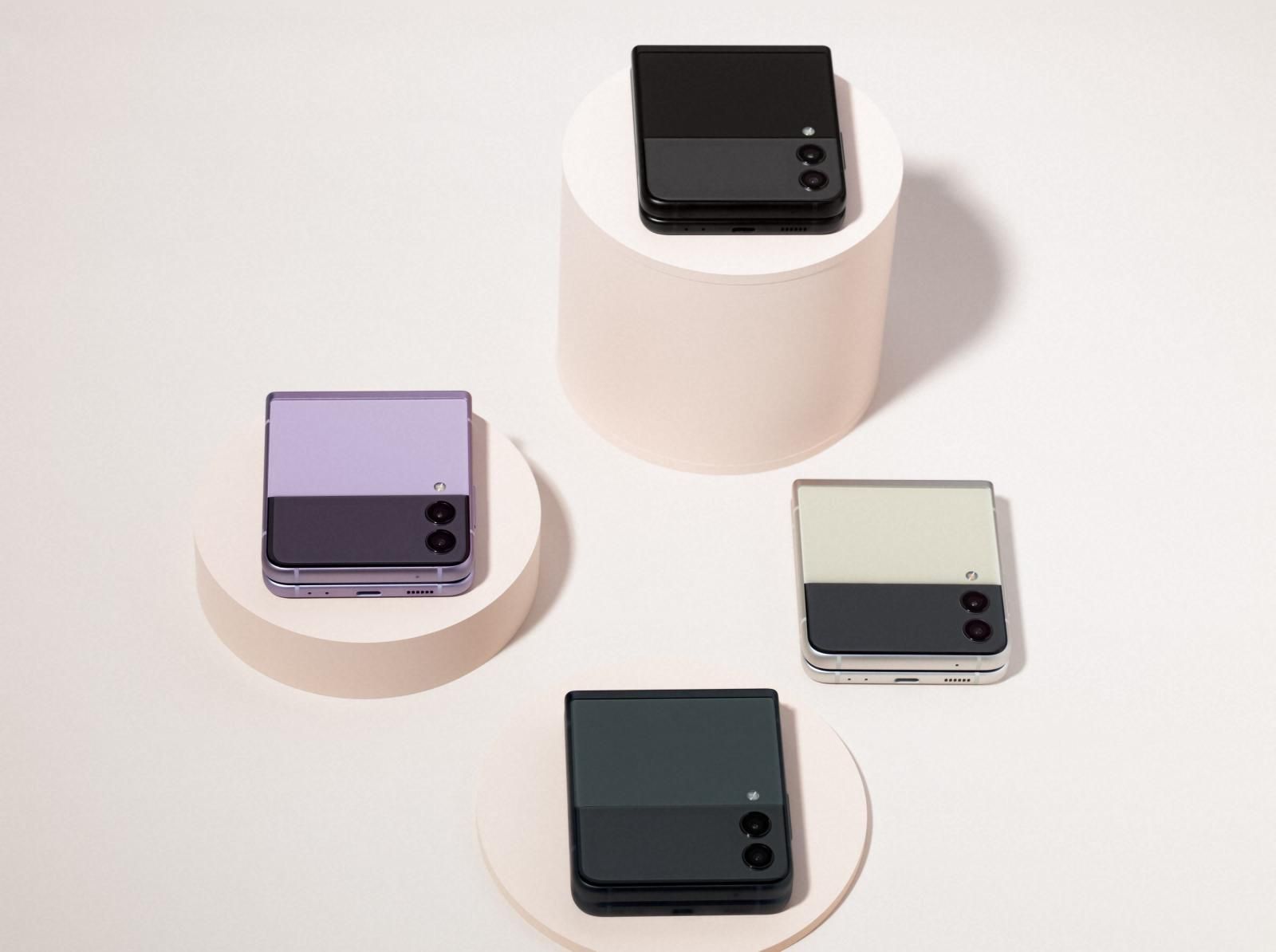 Samsung Galaxy Z Flip 3 ホワイト/ブラック Buy Now Galaxy Z Flip3 5G | Price & Offers | Samsung Gulf