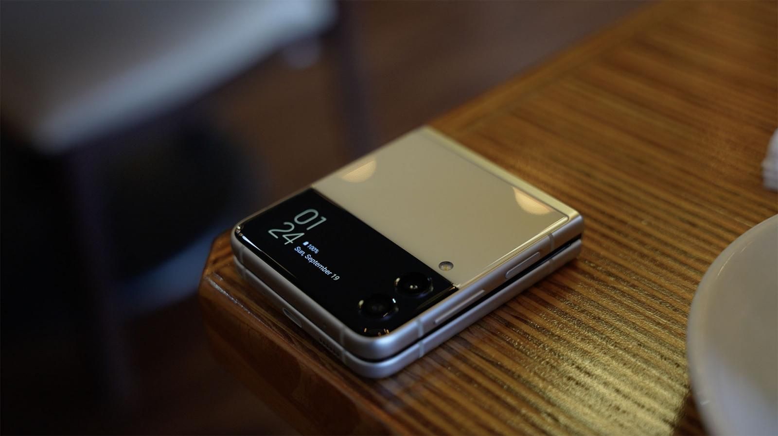 Samsung Galaxy Z Flip 3 One Month Later: no longer the