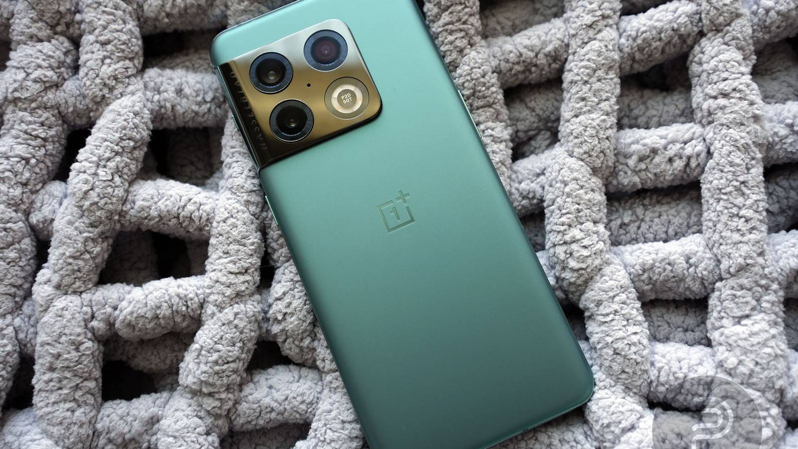 OnePlus 10 Pro review: they FINALLY got it? (video)