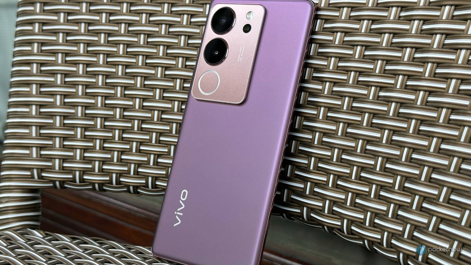 vivo V29 Review: Solid display and camera in a sleek package